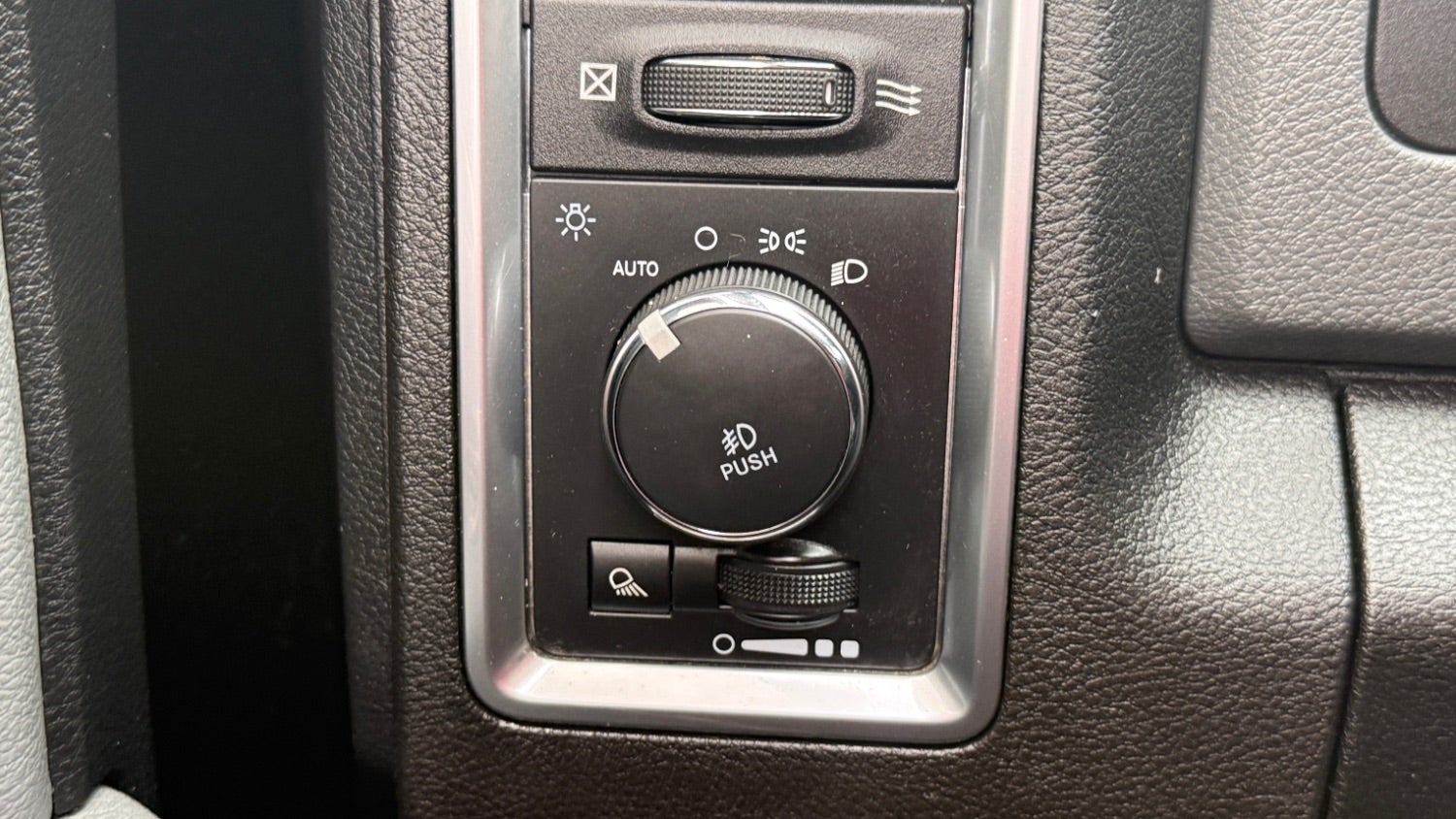 2018 RAM 1500 SLT Crew Cab SWB 2WD