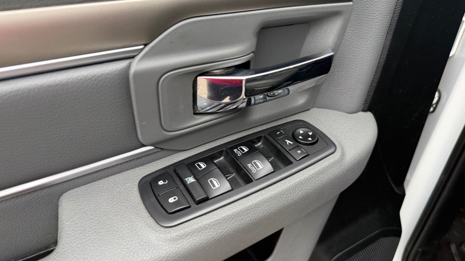 2018 RAM 1500 SLT Crew Cab SWB 2WD