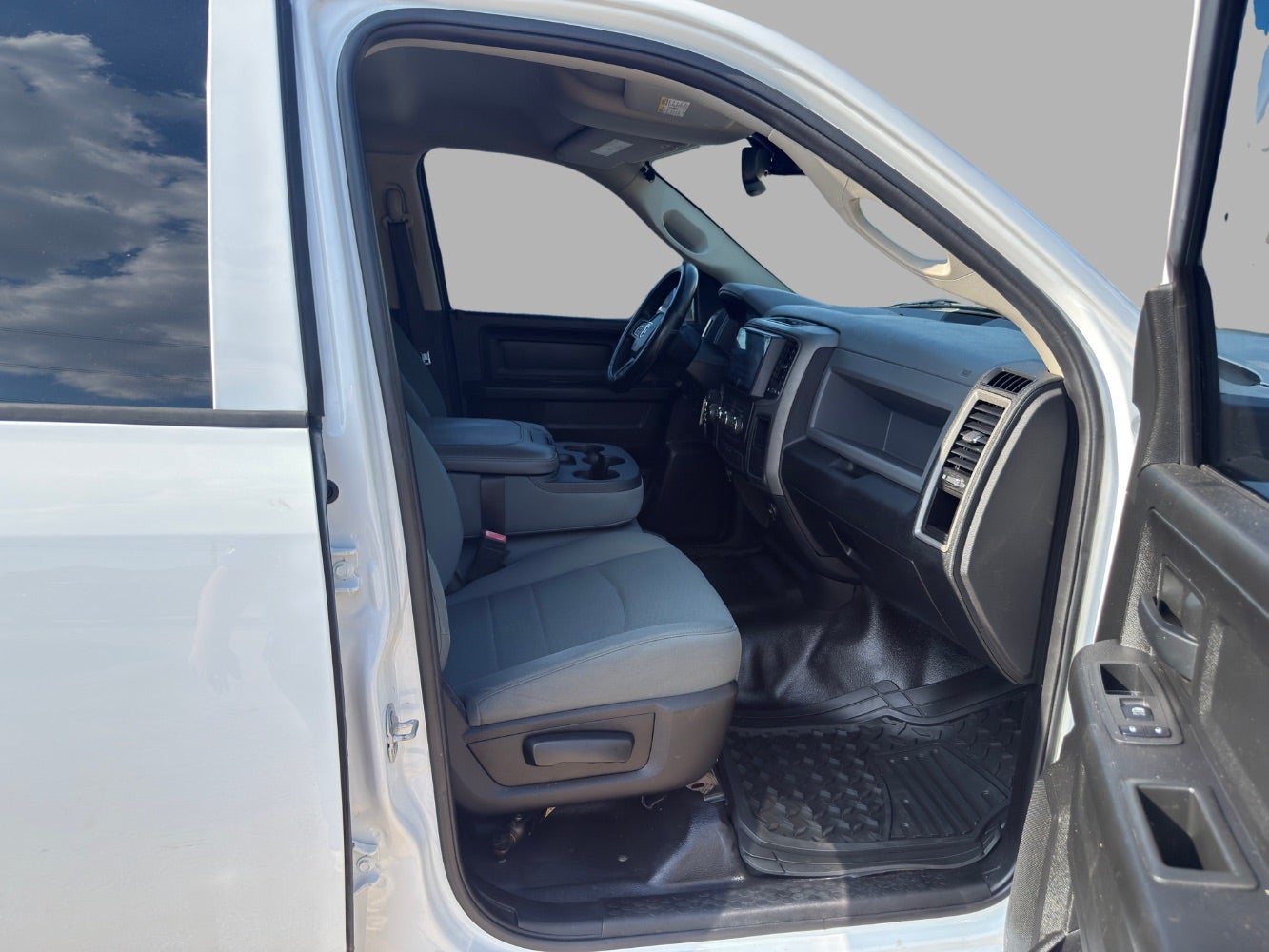 2020 RAM 1500 Classic Tradesman Crew Cab 4x2 6'4 Box
