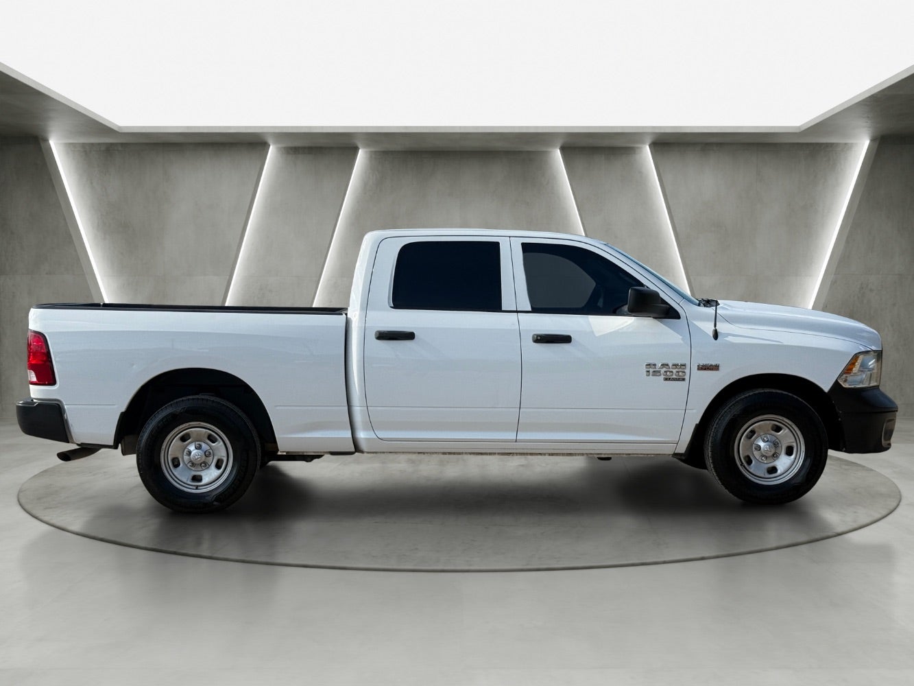 2020 RAM 1500 Classic Tradesman Crew Cab 4x2 6'4 Box