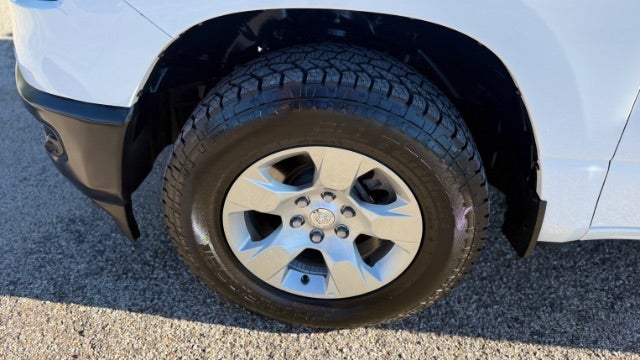 2024 RAM 1500 Tradesman Crew Cab 4x4 5'7 Box