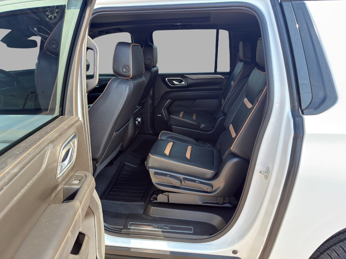 2023 GMC Yukon XL 4WD AT4