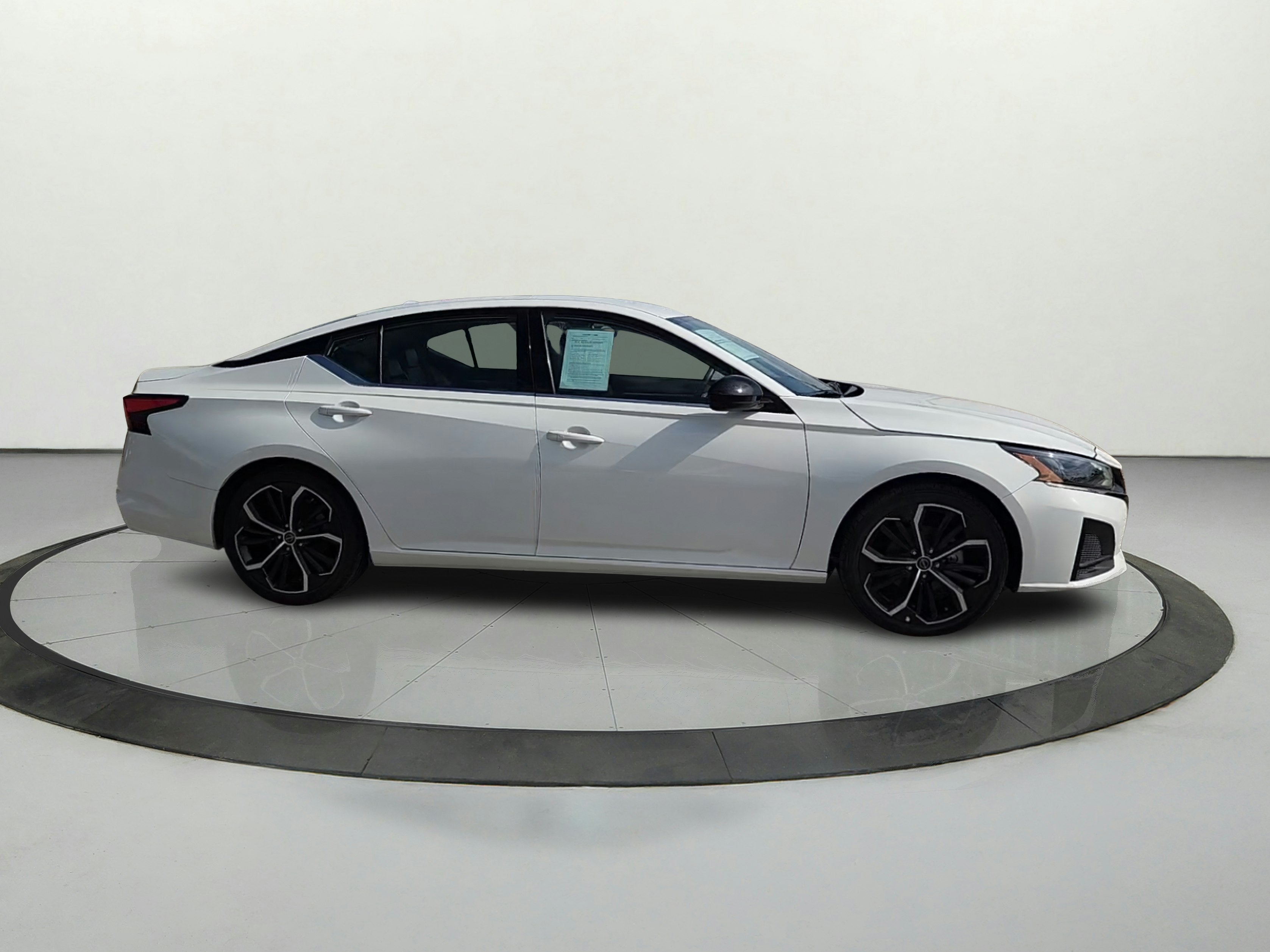2024 Nissan Altima SR FWD
