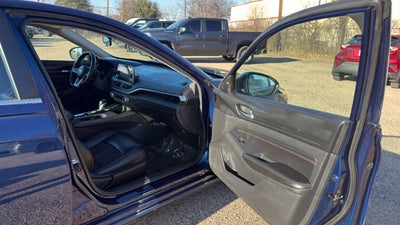 2022 Nissan Altima SR FWD