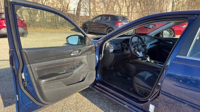 2022 Nissan Altima SR FWD