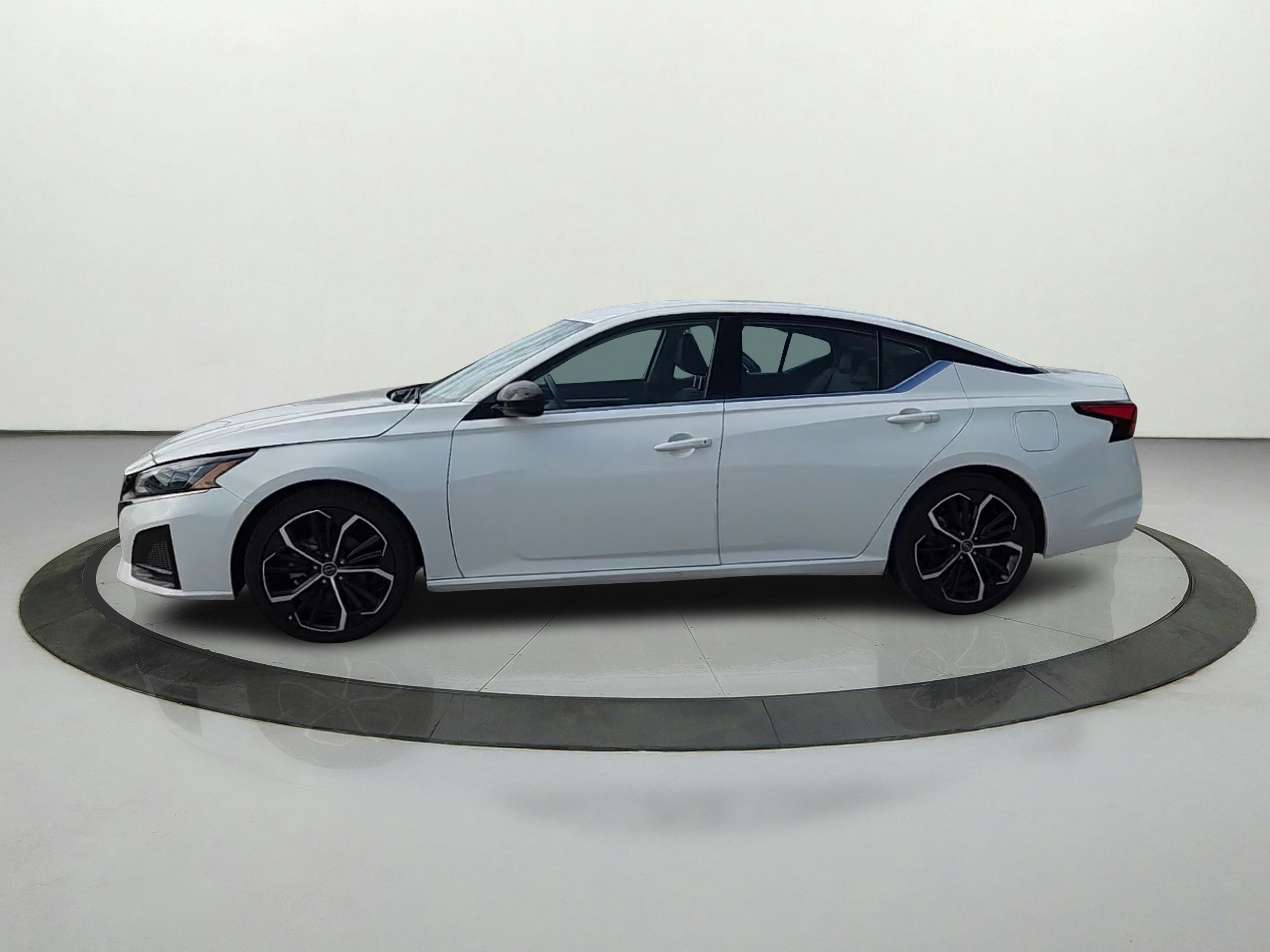 2025 Nissan Altima SR FWD