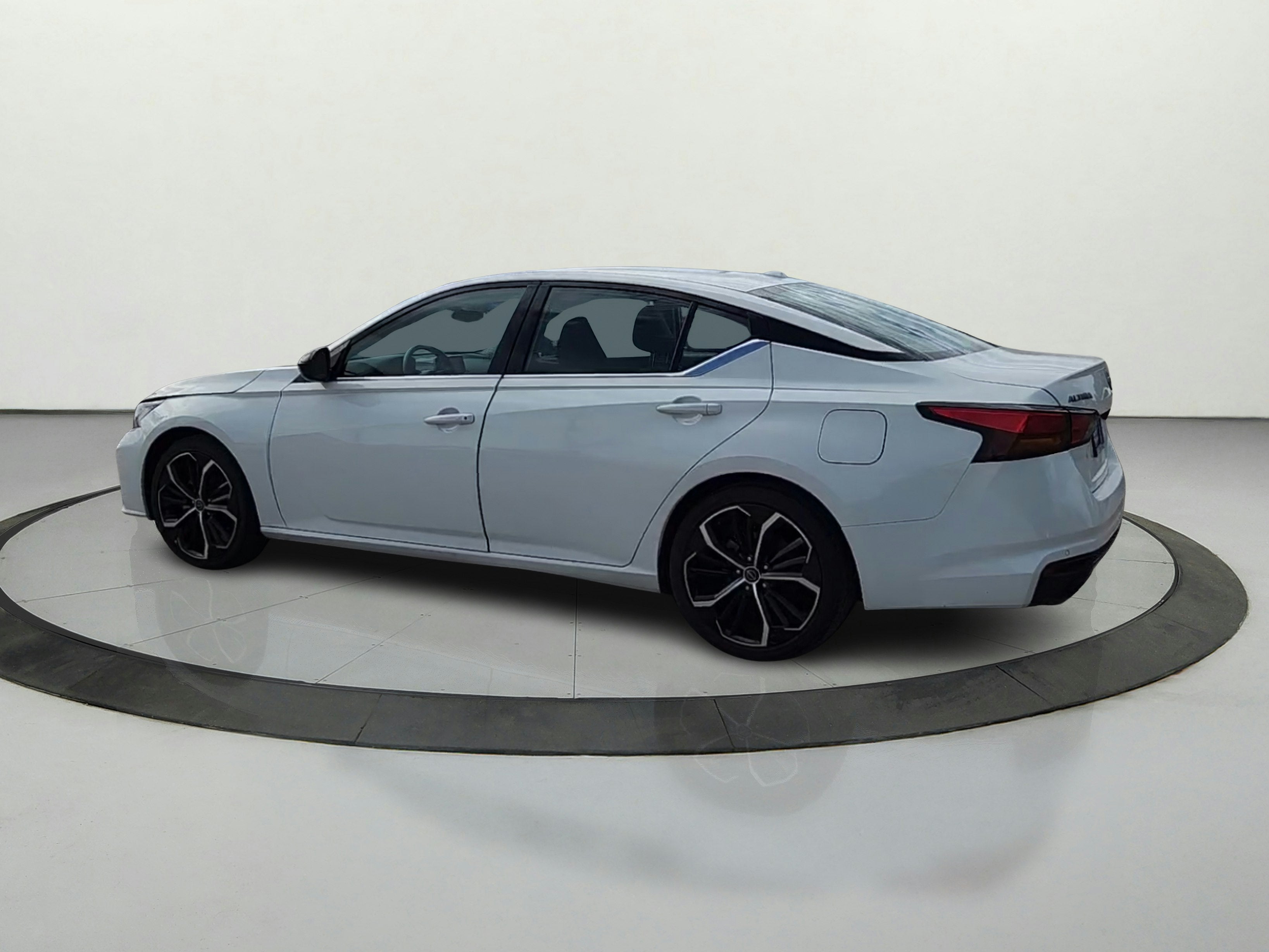 2025 Nissan Altima SR FWD