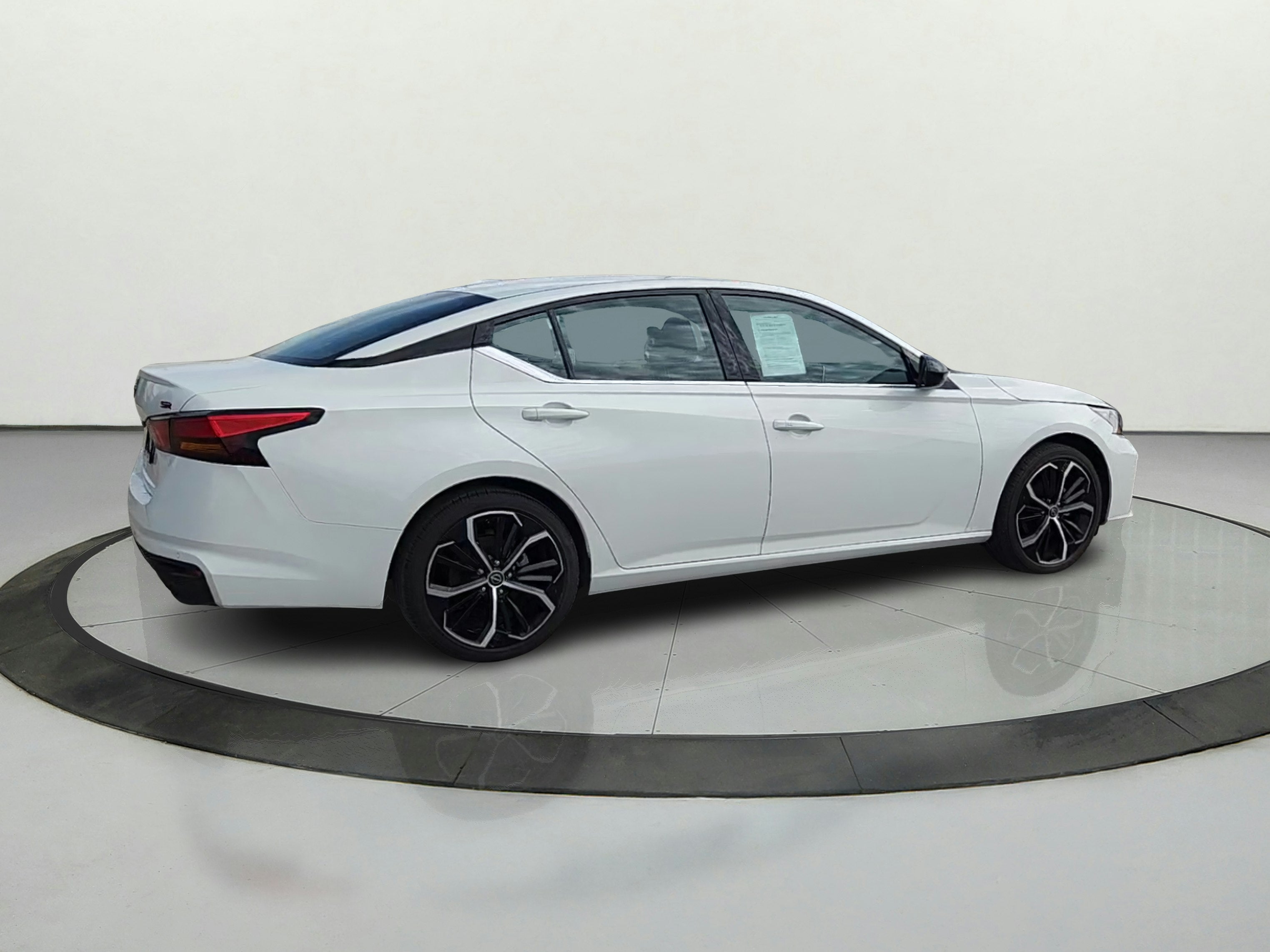 2025 Nissan Altima SR FWD