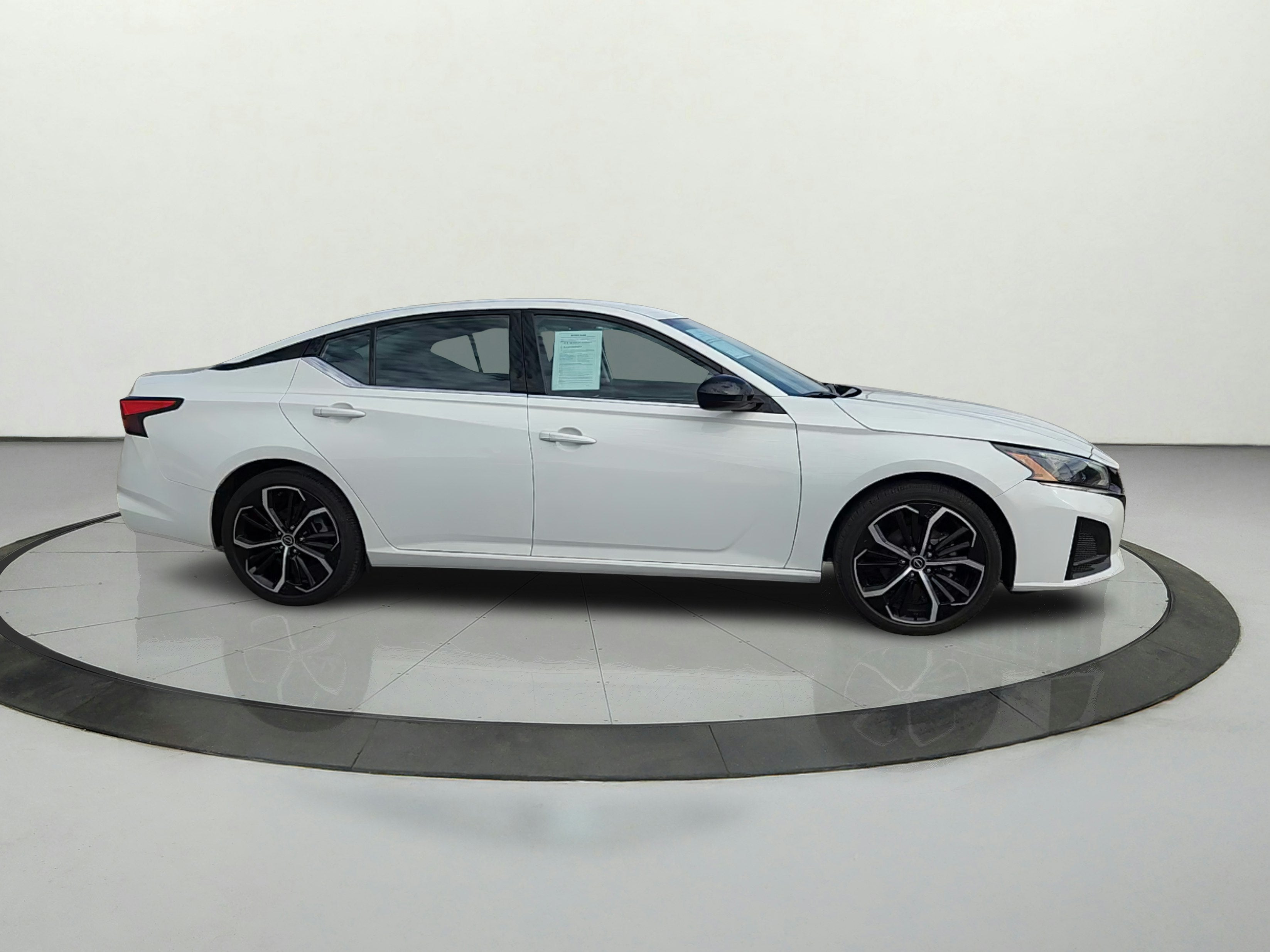 2025 Nissan Altima SR FWD