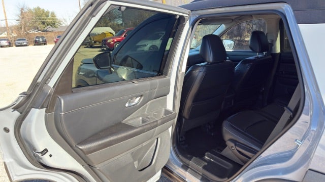 2022 Nissan Pathfinder SL 2WD