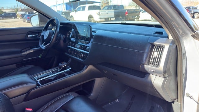 2022 Nissan Pathfinder SL 2WD