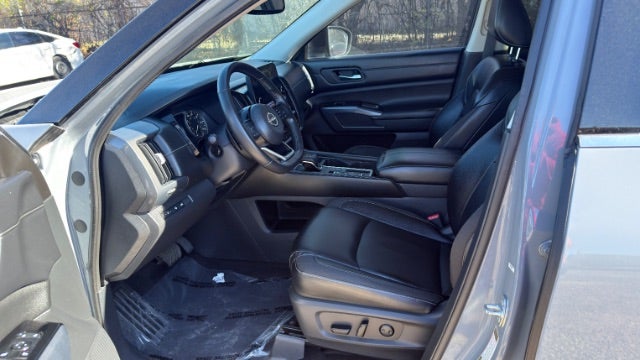 2022 Nissan Pathfinder SL 2WD