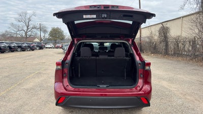 2022 Toyota Highlander LE