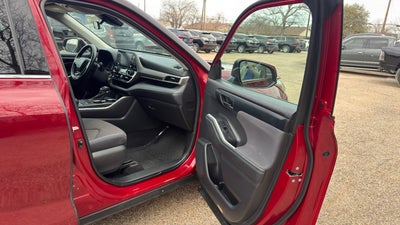 2022 Toyota Highlander LE