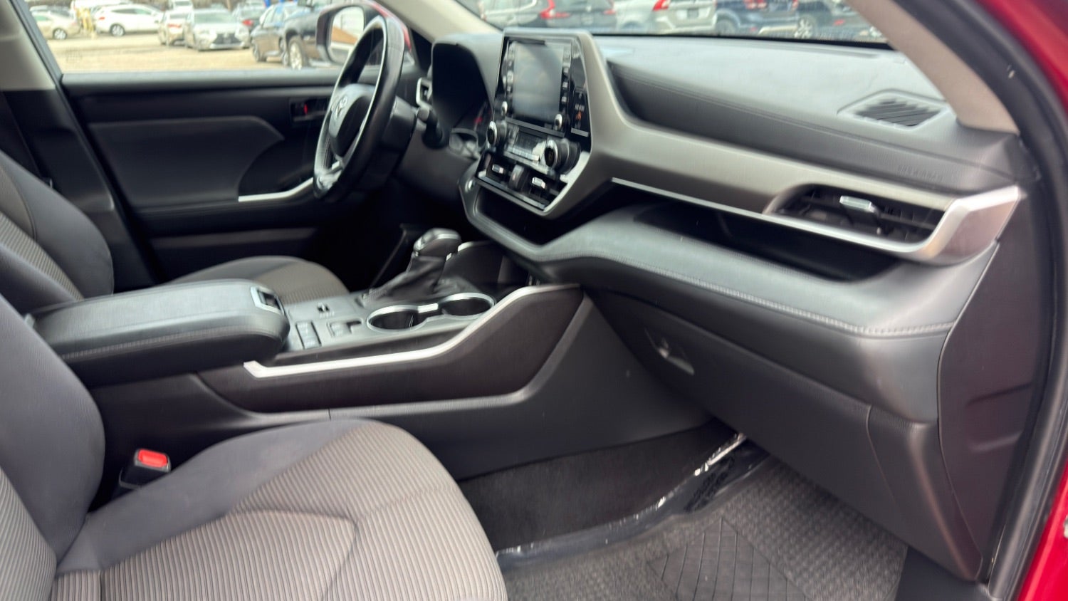 2022 Toyota Highlander LE