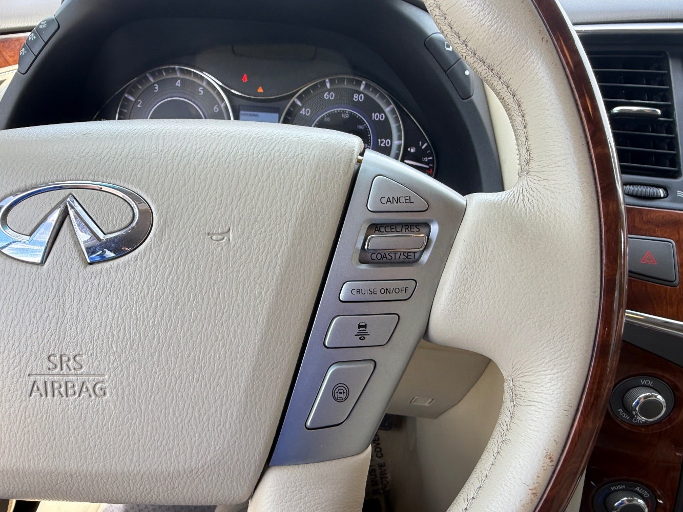 2015 INFINITI QX80 Luxury