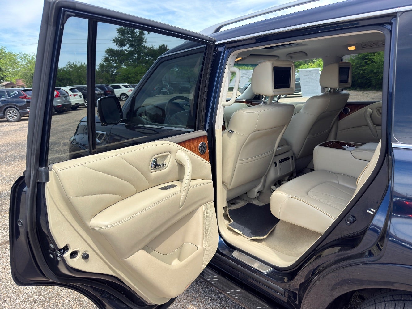 2015 INFINITI QX80 Luxury