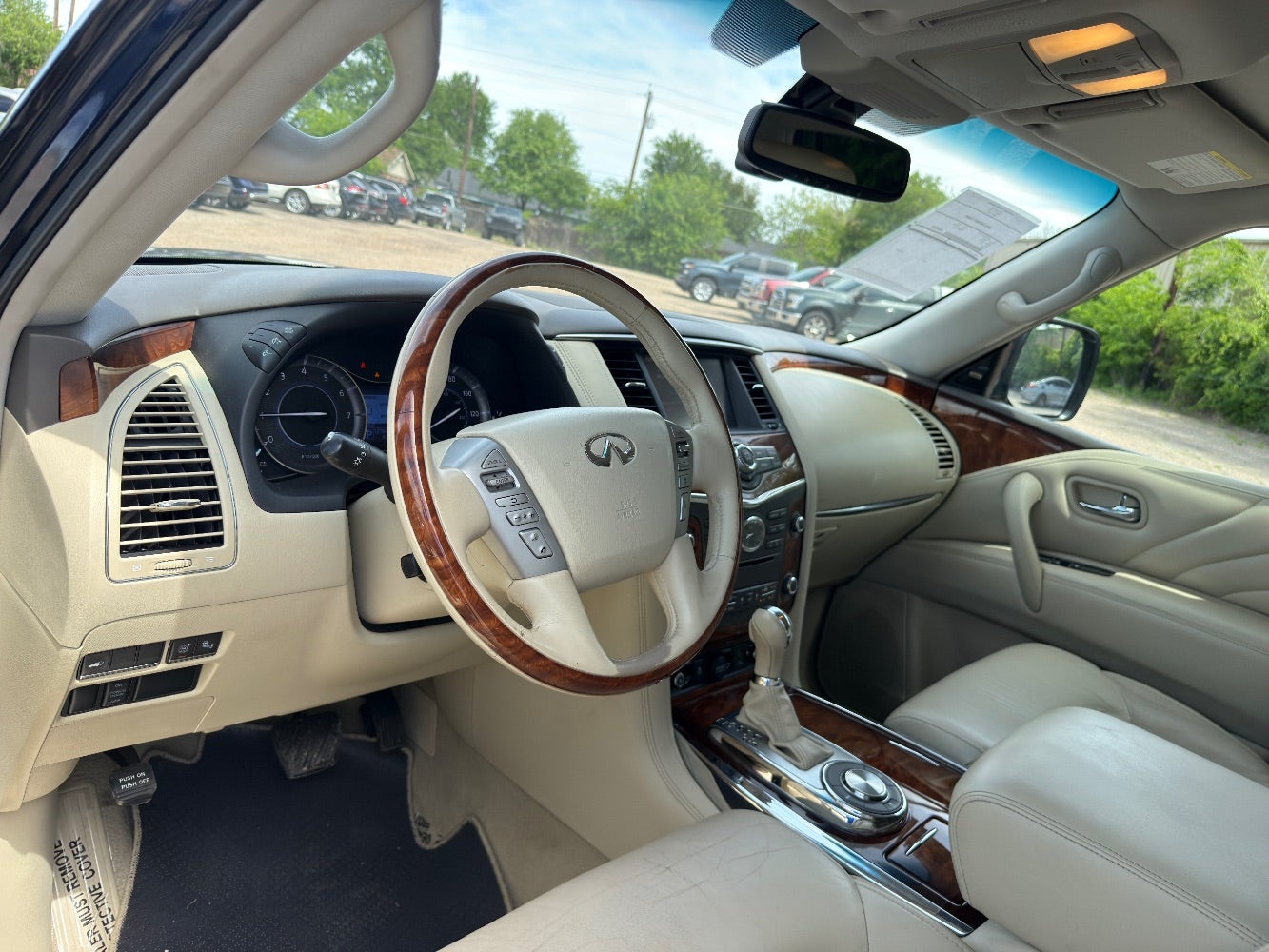 2015 INFINITI QX80 Luxury