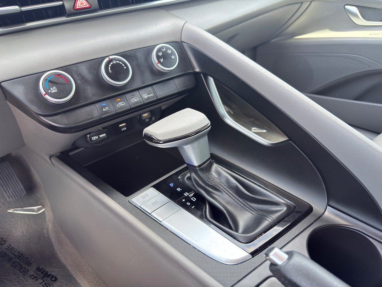 2023 Hyundai Elantra SE