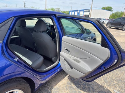 2023 Hyundai Elantra SE