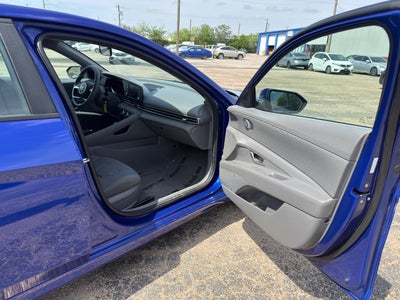 2023 Hyundai Elantra SE