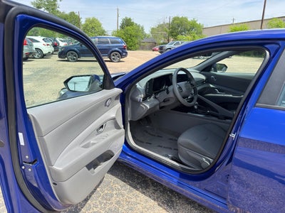 2023 Hyundai Elantra SE