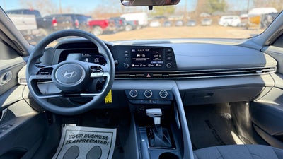 2025 Hyundai Elantra SE