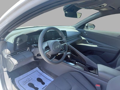 2025 Hyundai Elantra SE